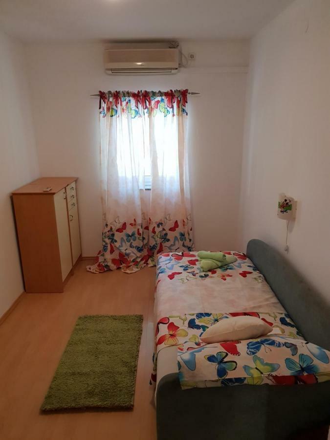 שמריקה Apartman Dora מראה חיצוני תמונה